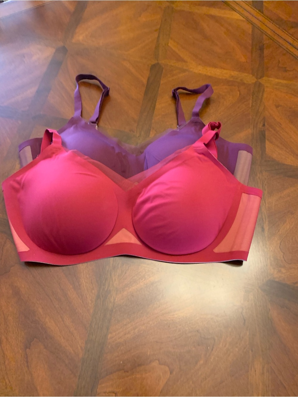 Honeylove Two-Pack Crossover Wireless Bras in Red and Fig. Size XL - 38D/DD(E)